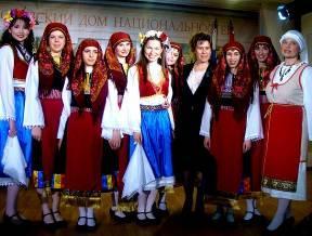6 χορού στο Θέατρο Ελληνικού Χορού «Δώρας Στράτου» (Αθήνα). Είναι μέλος του Διεθνούς Συμβουλίου Χορού της UNESCO. Констандия Цониду-Карабатзаки Κωνσταντία Τσονίδου-Καραμπατζάκη С 2010 по 2011 г.