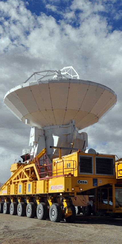 Το ένα από τα δύο γιγάντια οχήματα μεταφοράς των τηλεσκοπίων του ALMA [φωτογρ. ALMA (ESO/NAOJ/NRAO)]. κατασκευάζονται σε τοποθεσίες μεγάλου υψομέτρου και μεγάλης ξηρότητας.