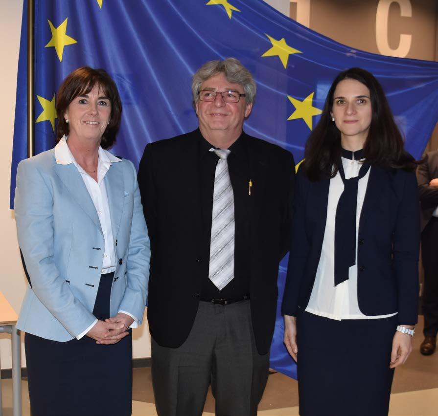 Brigitte Dero (VinylPlus), Sylvain Lefebvre (industriall Europe) και Emma Argutyan (ECEG) μετά την υπογραφή της Σύμβασης Συνεργασίας.