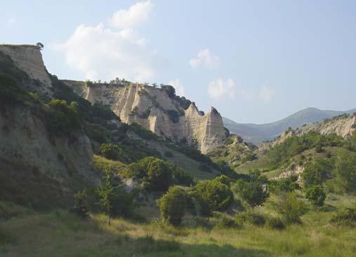 95 Ζώνη διάρρηξης εµβρυωνικό ριπίδιο Φωτ. 6.3.12 : Κώνοι κορρηµάτων- εµβρυωνικό ριπίδιο µέσα στην κοίτη του Ερυθρορρέµατος (θέση : Α/ΝΑ «Μικρό Στρογγυλό») Β/Β του Λευκώνα και ανατ.