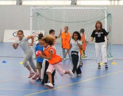 Mini Handball (6) Διάρκεια αγώνα 2 ημίχρονα των 15