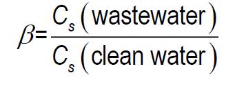 Ο δεύτερος συντελεστής διόρθωσης β χρησιμοποιείται για τη διόρθωση του ρυθμού μεταφοράς οξυγόνου εξαιτίας των διαφορών στην διαλυτότητα του οξυγόνου που οφείλονται στα συστατικά του νερού όπως άλατα,
