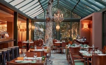 Bistrot ATRIUM GREEK BISTROT HOTEL HERODION Chef : Manolis MAVRIGIANNAKIS & Marios PIRPIRIDIS Ροβέρτου Γκάλη 4, Ακρόπολη, 117 42 ΑΘΗΝΑ / 4 Rovertou Galli, Acropolis 117 42 ATHÈNES Κρατήσεις