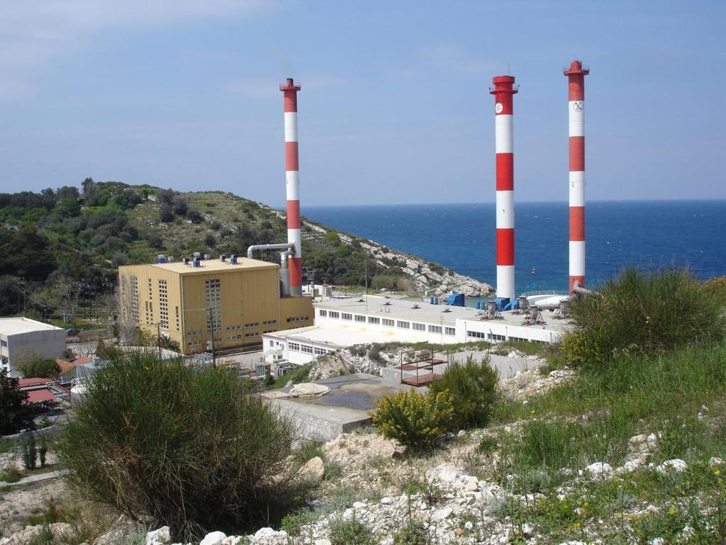 τριών Η/Ζ Wartsila (3 X 8,25 MW), τριών Η/Ζ Sulzer (1 X 11,28 MW και 2 Χ 6 MW) και έξι Η/Ζ Mitsubishi (6 X 1,275 MW) [18]. Εικόνα 3.5. Άποψη του εργοστασίου παραγωγής ηλεκτρισμού στο νησί της Σάμου.