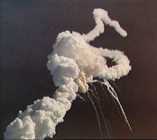 Το ατύχηµα του διαστηµοπλάνου Challenger Οι µηχανικοί προειδοποίησαν ότι λόγω της χαµηλής θερµοκρασίας µπορεί να δηµιουργούνταν κάποια προβλήµατα και άρα έπρεπε να αναβληθεί η εκτόξευση.