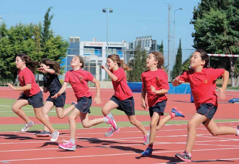 Για τα αθλήματα του βόλεϊ, της κολύμβησης και του στίβου λειτουργούν τμήματα υποδομών, με διαβαθμισμένα επίπεδα ικανότητας (αρχάριοι, προχωρημένοι, προαγωνιστικές και αγωνιστικές κατηγορίες).