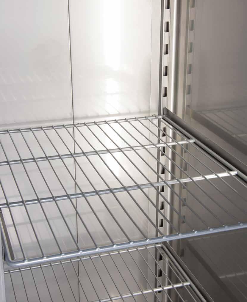 This kit makes the storage of large pieces of meat products in INOMAK uprights easier.