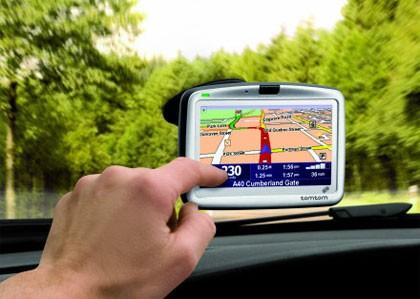 Το GPS (GLOBAL POSITIONING SYSTEM), είναι μια συσκευή που έχει ως λειτουργία να εντοπίζει το σημείο (γεωγραφικό στίγμα), όπου κι αν βρισκόμαστε πάνω στη Γη με μεγάλη ακρίβεια (έως και 5 μέτρα, ενώ