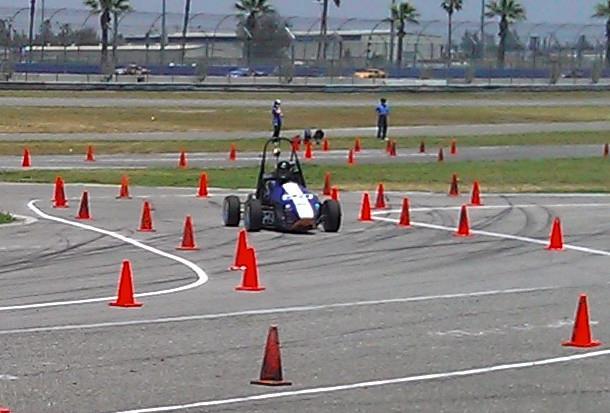 Skid pad event layout Autocross Event Ο στόχος είναι η αξιολογήσει της ικανότητας ελιγμών του αυτοκινήτου και τα χαρακτηριστικά χειρισμού σε μια ασφυκτική διαδρομή.