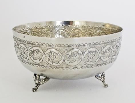 An Egyptian hallmarked silver salver W32cm, weight: 708g, together with a silver cake server and two cake tongs, weight: 200g.