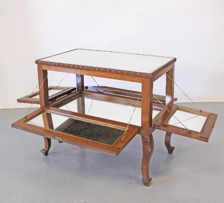 : EF27 Starting Price: 70 Estimate: 100-200 266 Τέσσερα μικρά τραπεζάκια. Four small wine tables 25X25cm, H32cm.