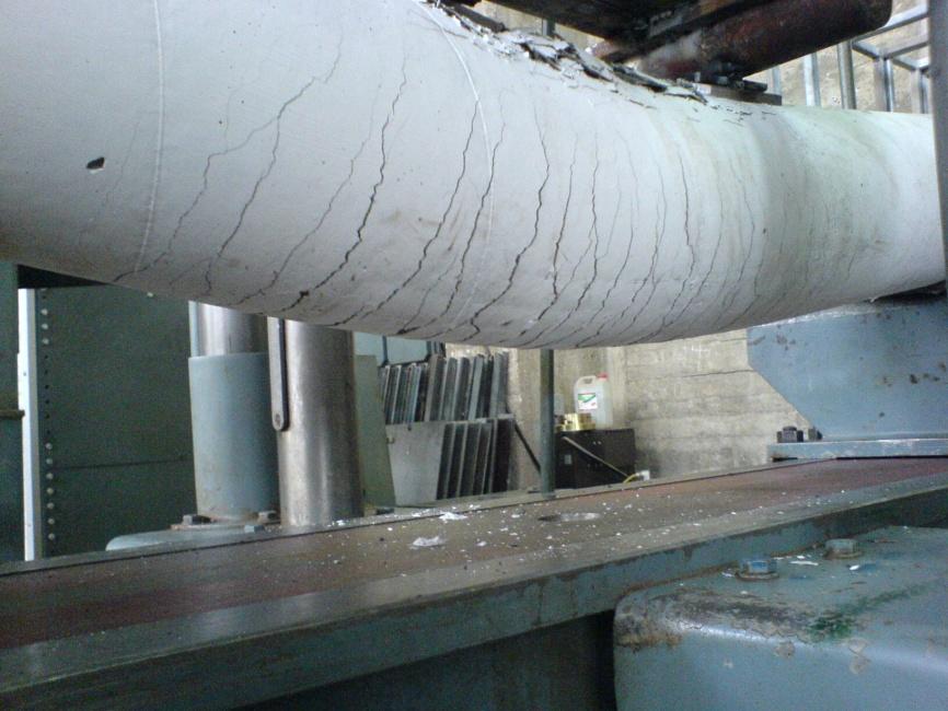 Πειραματική Έρευνα 270 kn ενώ παρουσίασε εξαιρετικά πλάστιμη συμπεριφορά, γεγονός που παρατηρήθηκε αφενός οπτικά και αφετέρου από τις ενδείξεις των βελομέτρων, Σχήμα 88.
