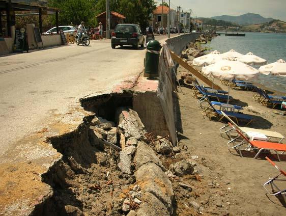 .3.. Στοιχεία της περιοχής Στην ακτή προσπίπτουν κυρίως Β, ΒΔ και Δ κυματισμοί.