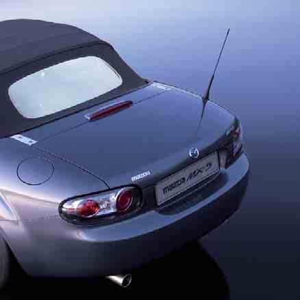 Mazda MX-5 Ένα αυθεντικό Roadster πάντα έχει κάτι το ξεχωριστό. Ανοιχτό και φωτεινό όποτε εσείς το θελήσετε, αλλά επίσης κλειστό και ζεστό, όταν οι συνθήκες το απαιτούν.