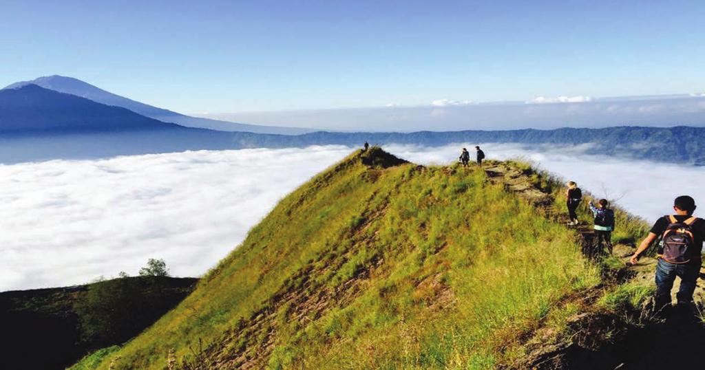 Volcano Trekking ΓΙΑ ΤΟΥΣ ΠΙΟ ΤΟΛΜΗΡΟΥΣ Θα πρέπει να ξυπνήσετε στις 1.30 π.μ., για να μπείτε στο αυτοκίνητο στις 2.00 π.μ., αλλά θα αξίζει τον κόπο!