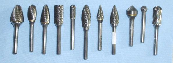 UTB ve Zlíně, Fakulta technologická 35 3 NÁSTROJE NA FRÉZOVANIE Frézy sú nástroje, ktorých rezné časti- zuby sú rozložené na povrchu valca, kužeľa, alebo inej rotačnej plochy.