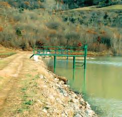 HIDROMETEOROLOGIJA 169 U općoj su upotrebi također razne vrste limnigrafa koji se pokreću pomoću tlaka plina (tlačni limnigraf).