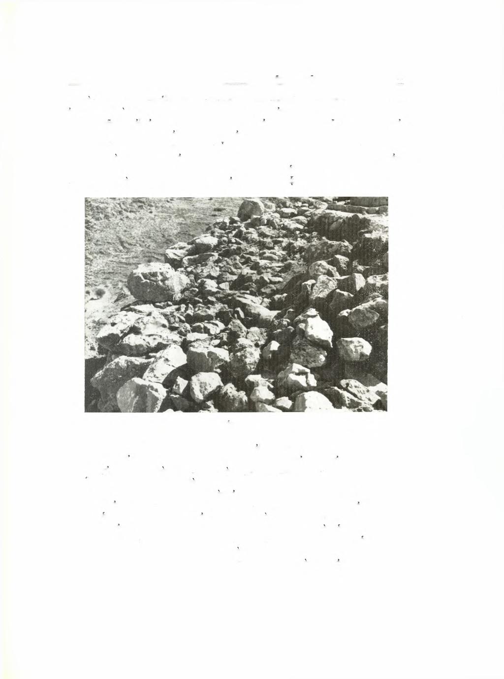 ΛΕ 1962 Η. Οί περίβολοι τήξ άκροπόλεωξ των Μυκηνών Hi!) σκάφη άπέδειξεν δτt ιδρύθη είς τμήματα κατά διαφόρους χρόνους τής YE III εποχής.
