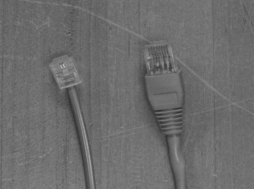 Τηλεφωνική καλωδίωση Τα patch cords είναι καλώδια που συνήθως τερματίζουν σε βύσματα τύπου RJ11 με τέσσερα καλώδια τα οποία ενθυλακώνονται σε ένα πλαστικό περίβλημα.