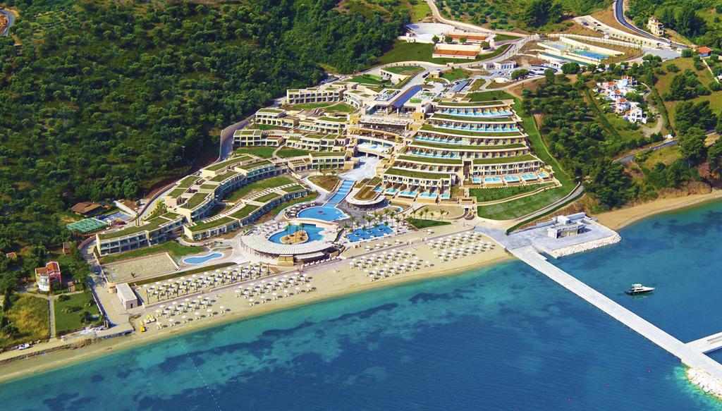 Με 7 επιλογές: Standard Double Room - Miraggio Double Room - Junior Suite - Junior Suite with Private Pool Sea View - Family Suite - Suite with Private Pool Sea View - Deluxe Duplex Suite with