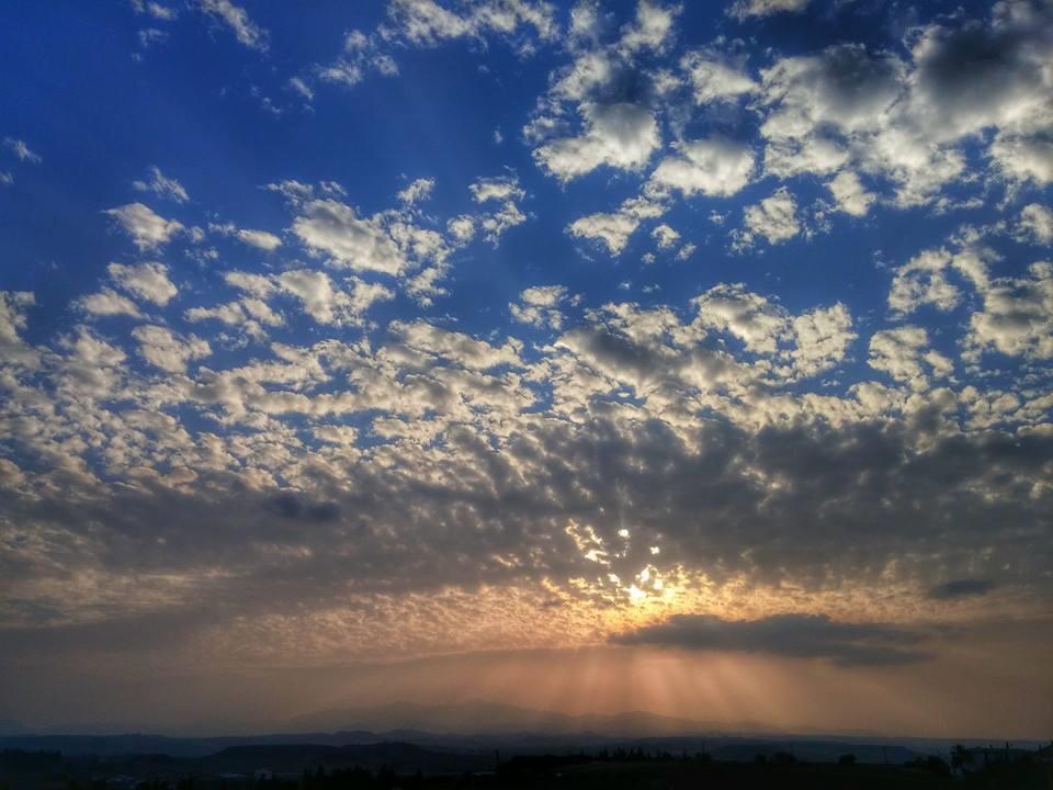 3) Low clouds Χαμηλές νεφώσεις (Παρατηρούνται στα 0-2000 m στα μέσα γεωγραφικά πλάτη). Στρώματα - Stratus (St) Εικόνα 33.