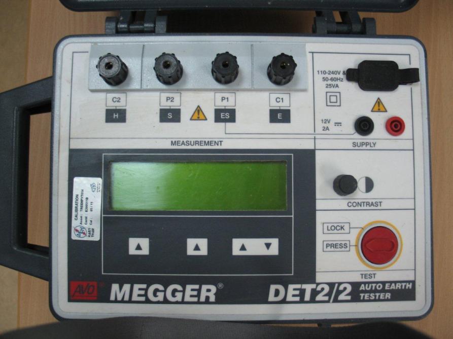 77 5.2 Λήψη των μετρήσεων 5.2.1 Όργανα λήψης μετρήσεων Το όργανο που χρησιμοποιήθηκε για τη μέτρηση της αντίστασης γείωσης των ηλεκτροδίων και της ειδικής αντίστασης του εδάφους είναι το MEGGER DET2/2 (Εικόνα 5.