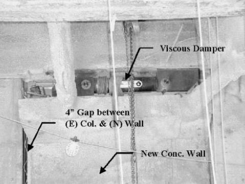 Σχήμα 4 β : Δημαρχείο Λος Άνζελες : ενεργοποιημένη διάταξη ιξώδους απόσβεσης του 24 ου ορόφου στην κορυφή του νεόυ τοίχου από σκυρόδεμα [4].