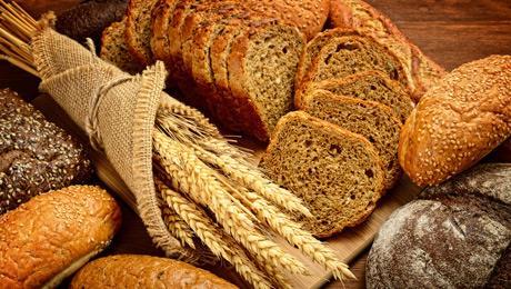 Ο ρόλος του ψωμιού στη διατροφή μας Το ψωμί είναι από τα παλαιότερα έτοιμα φαγητά. Οι Αρχαίοι Αιγύπτιοι άρχισαν να το παρασκευάζουν.