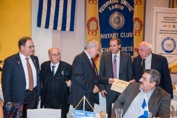 προσέλθει πλησίον µου, προκειµένου να αναγνώσω το βιογραφικό του σηµείωµα ως ανάδοχός του.