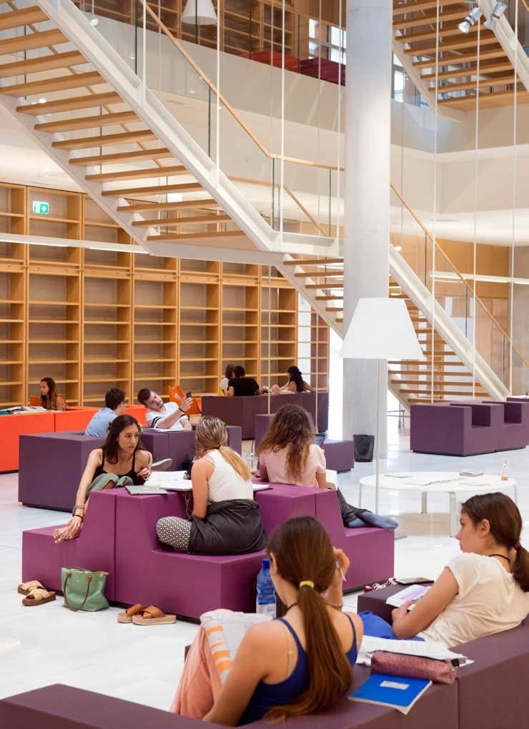 Η ΜΕΤΑΣΤΕΓΑΣΗ Φθινόπωρο 2017 Η νέα στέγη της βιβλιοθήκης στο Κέντρο Πολιτισμού Ίδρυμα Σταύρος Νιάρχος αγγίζει τα 22.000 τ.μ. Σύντομα τα ξύλινα ράφια που σχεδίασε ο Ρέντσο Πιάνο θα γεμίσουν με τα 2.