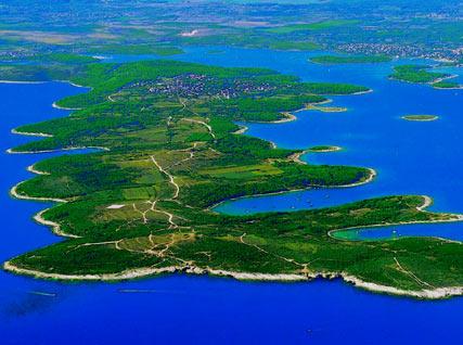 Plitvice 2ημερα:Αφιξη στη Βενετία την πόλη με τα 118 νησάκια,τα 160 κανάλια και τις 400 γεφυρες.