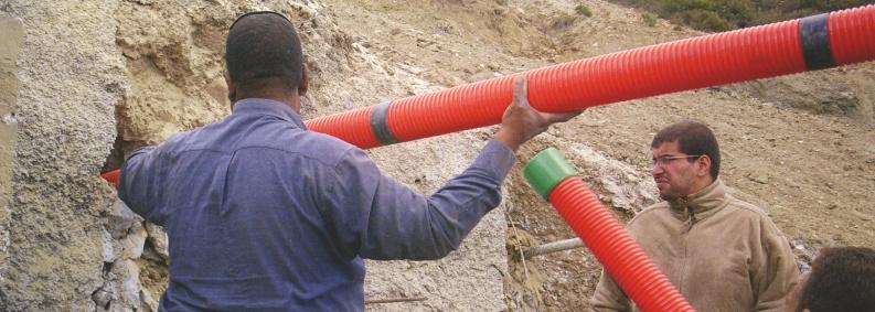 Βαλβιδωτοί Αυλακωτοί Σωλήνες Sleeved Corrugated Pipes Οι βαλβιδωτοί αυλακωτοί σωλήνες έχουν σχεδιαστεί ώστε να παρέχουν συνδυαστικά τη δυνατότητα επιλεγμένης ενεμάτωσης του πακτωμένου μήκους