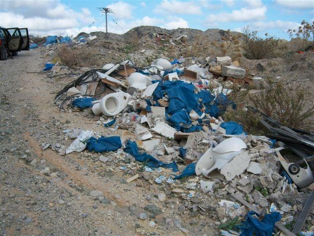 οχημάτων. Η αέρια ρύπανση λόγω της σκόνης που παράγεται είναι ακόμη μια περιβαλλοντική επίπτωση που έχει παρατηρηθεί.