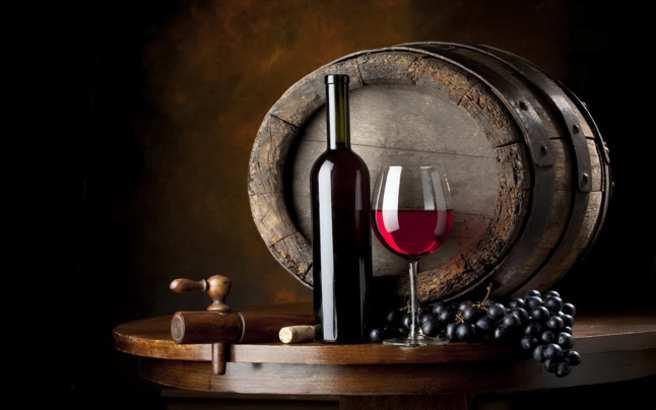 Αποθήκευση και ωρίμανση Το σπιτικό κρασί χωρίς τη προσθήκη χημικών και συντηρητικών είναι πολύ πιο ευαίσθητο από το κρασί του εμπορίου.