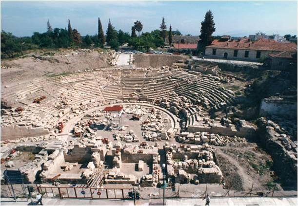 4.Το μέλλον του αρχαίου θεάτρου Μέχρι το καλοκαίρι, θα έχει προχωρήσει η κατασκευή της σκάλας και του ανελκυστήρα των επισκεπτών του Αρχαίου Θεάτρου της Λάρισας, στην οδό Βενιζέλου, που θα το κάνει