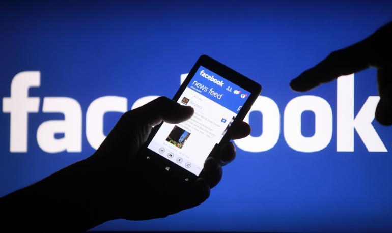 FACEBOOK Το Facebook είναι ιστοχώρος κοινωνικής δικτύωσης που ξεκίνησε στις 4 Φεβρουαρίου του 2004.