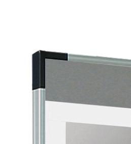 Πάρα πολύ επίπεδος (Extraflat) µε λεπτότατο πλαίσιο αλουµινίου και πρωτοποριακή κατασκευή "σάντουιτς". Συµπεριλαµβάνει θήκη για µαρκαδόρους από αλουµίνιο 30 εκ.