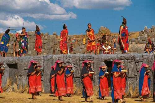 Στην αυτοκρατορία των Ίνκας, το Ίντι Ράιµι θεωρείτο η πιο σηµαντική από τις τέσσερις γιορτές του Κούσκο. ιαρκούσε 9 ηµέρες µε χορούς και θυσίες ζώων για να εξασφαλιστεί η καλή σοδειά.