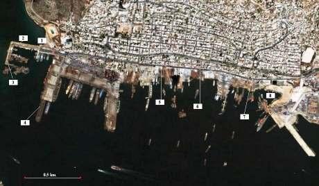 4.1.1.1 Πέραµα 1 Εικόνα 9: Πρώτη ενότητα νότιου θαλάσσιου µετώπου δήµου Περάµατος (Καφούρος, 2007; Eικόνα από το πρόγραµµα Google Earth) Στο δυτικό άκρο του µετώπου, στη θέση 1, πίσω από το µικρό