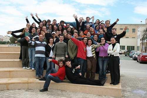 KANDIDAT B AUFGABE 3.5: Schüleraustausch Έλληνες και Ιταλοί έφηβοι συνάπτουν φιλίες Η Καρλότα, η ήµητρα, ο Τζιουσέπε και ο Βασίλης είναι µαθητές του Λυκείου.
