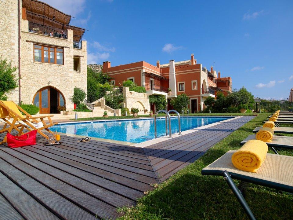 2. Katalagari Country Suites Σν Katalagari Country Suites βξίζθεηαη ζην ρσξίν Καηαιαγάξη ζην Ζξάθιεην Κξήηεο θαη ζην Facebook αθνινπζείηαη απφ 919 κέιε.