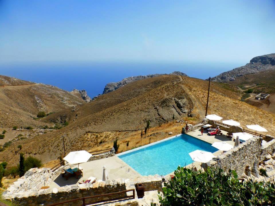 5. Thalori Retreat Σα Καπεηαληαλά είλαη έλα ρσξηφ ζην λνκφ Ζξαθιείνπ Κξήηεο, νπνχ εθεί είλαη ρηηζκέλνη νη μελψλεο