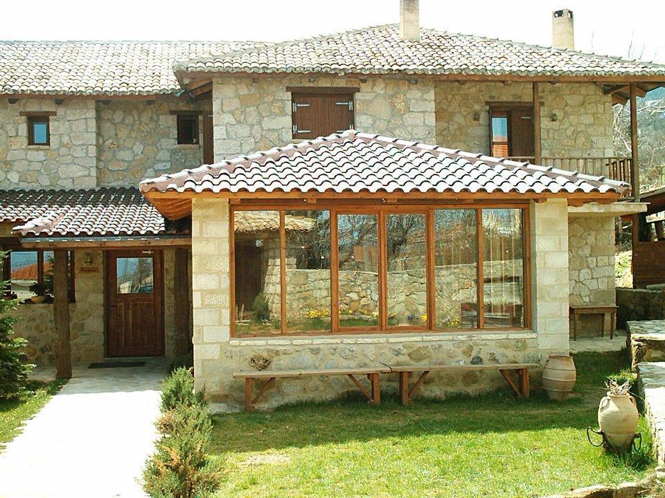 922 θαη κάιηζηα ππάξρεη θαη μερσξηζηή ζειίδα ε Helydorea Fan Club, ε παξνπζία ηνπ ζην Facebook δελ είλαη ηφζν εκθαλή.