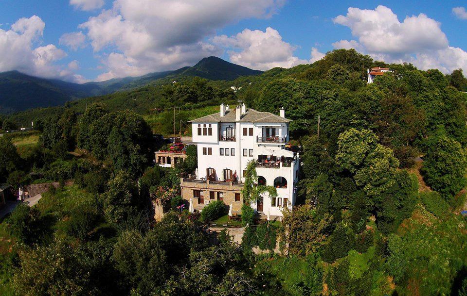 8. Elda Hotel / Αξρνληηθφ Έιληα Ο παξαδνζηαθφο μελψλαο Αξρνληηθφ Έιληα βξίζθεηαη ζηνλ Άγην Γεκήηξην Πειίνπ. ην Facebook ηα κέιε ηνπ είλαη 1.