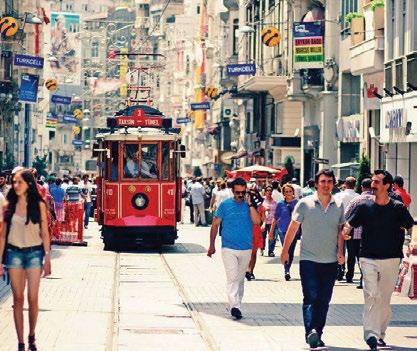Στη συνέχεια με το καραβάκι μετάβαση στα Πριγκηπόνησα, τα 4 νησιά διαμάντια, Πρώτη, Αντιγόνη, Χάλκη και Πρίγκηπο.