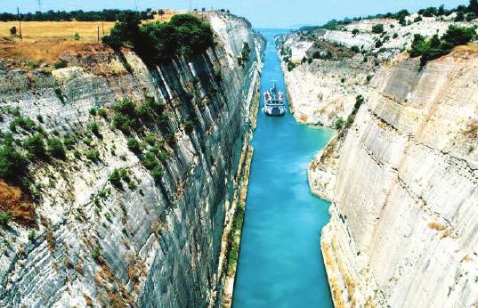 Στη συνέχεια άφιξη στο Τολό και τακτοποίηση στο ξενοδοχείο μας. Παρακολούθηση της περιφοράς του Επιταφίου. Διαν/ση.