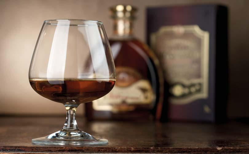 behind the bar Brandy (3) Brendi od SAD Proizvodstvo na Brendi vo Kalifornija datira od vremeto na πpanskite misii vo docnite 18-ti i poëetokot na 19-ti vek.