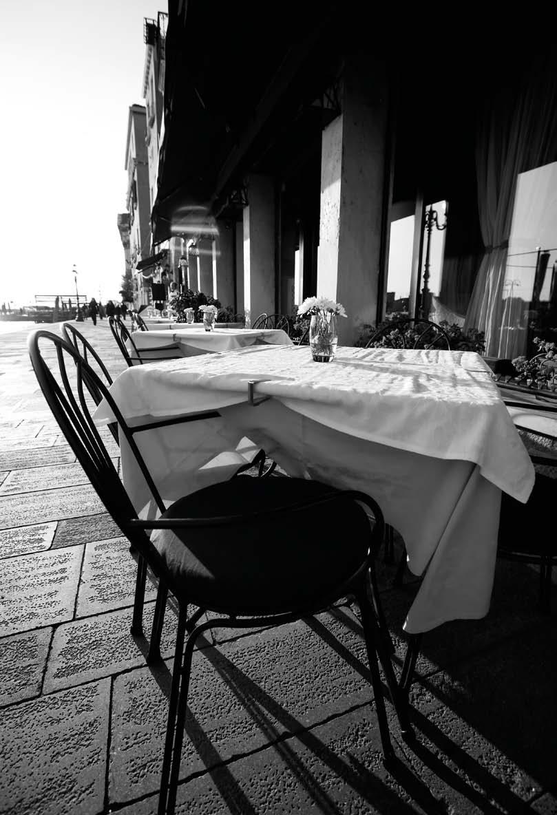 bife nostalgija Zdravica za kelnerite Piπuva: Siniπa STANKOVI Kafeanski sozreav pred vreme.