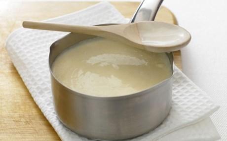 Prepare the béchamel sauce. Use a large pan to melt some butter over low-medium heat. Add the flour, whisking continuously.