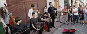 Στη Β. Αργεντινή κυριαρχεί η μουσική των Άνδεων ενώ αντίθετα στην πρωτεύουσα Μπουένος Άιρες κυριαρχεί η μουσική για το «τάνγκο 2» (tango).